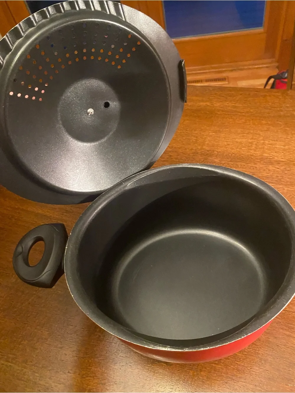 Bialetti Essentials 5.5 Qt Non-Stick Saucepan pot Red/Black Strainer Lid Handles